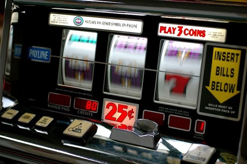 Hiện nay có thể chơi tại các sòng bài online thay vì máy đánh bạc tại casino