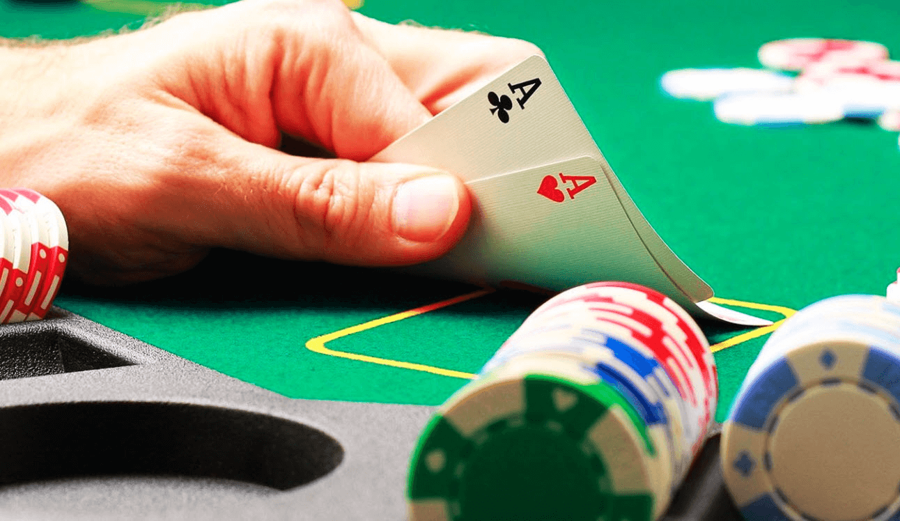 Poker là tên gọi dành cho trò chơi bài nổi tiếng thế giới
